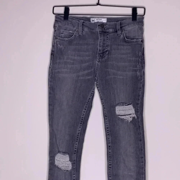 Free People Gray Shark Bite Hem Distressed Skinny Jeans Gray Size 24 - Picture 3 of 7
